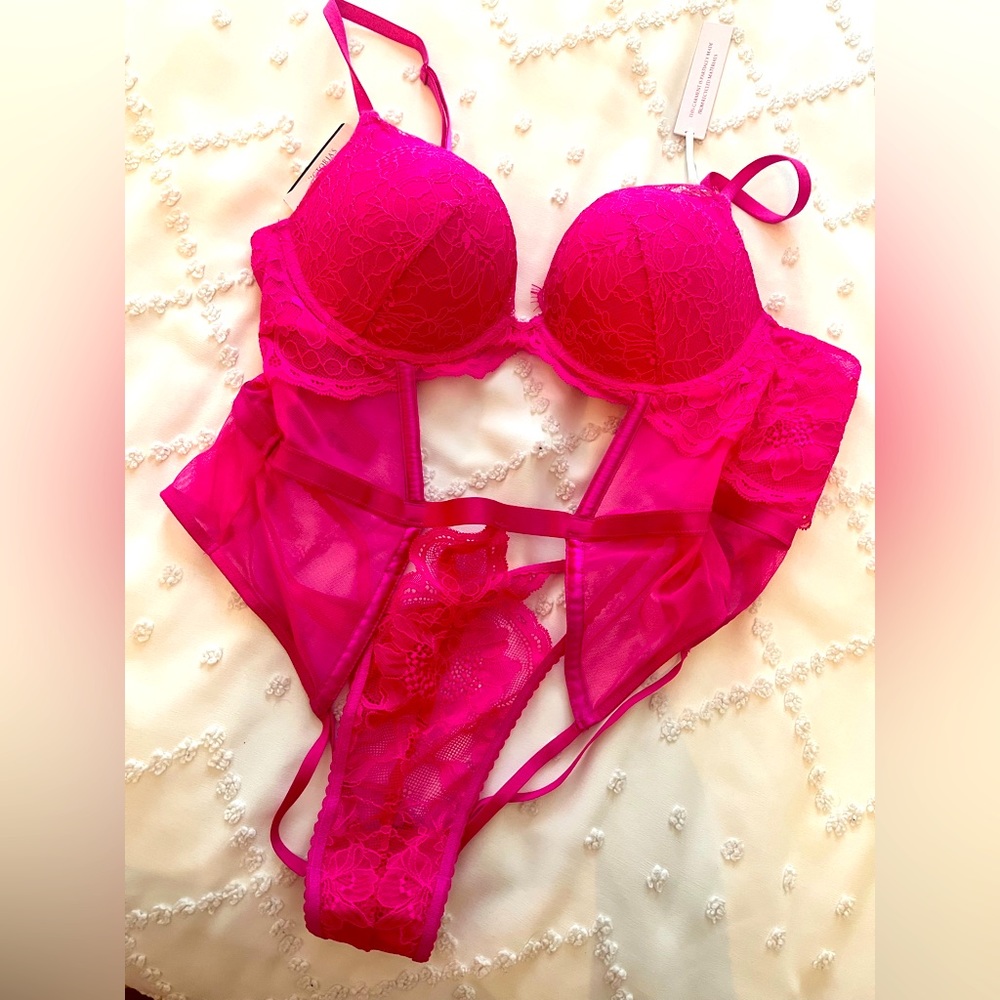 Selling sexy Victoria Secret lingerie never worn with tags hot pink